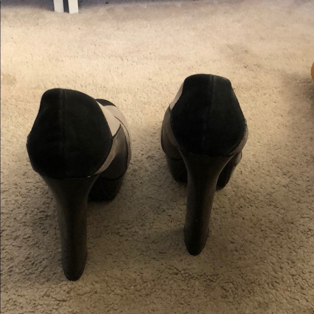Am selling these Heels